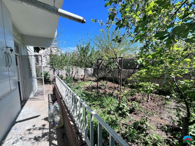 YENİMAHALLE MAH.SATILIK 304M2 ARSA ÜZERİ 130M2 2+1 BAHÇELİ DAİRE