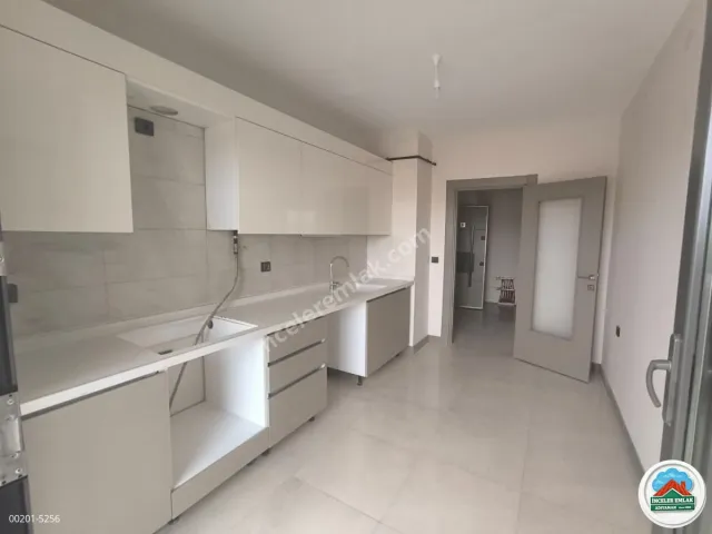 Adıyaman İndere Toki'de Kiralık Camii karşısı Arakat daire