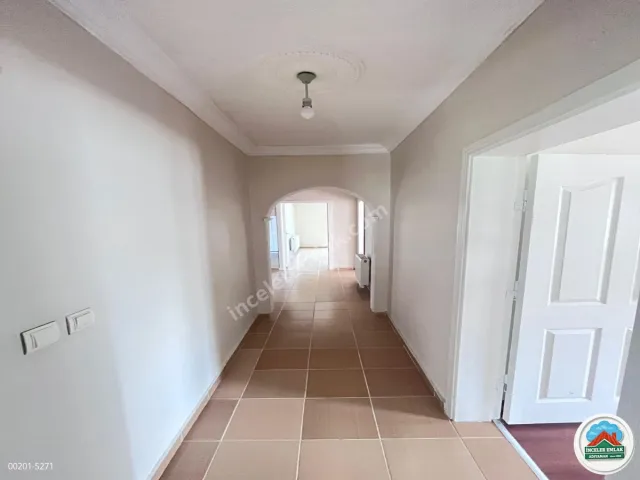 Yeni Mahalle'de Güvenli ve Geniş Yaşam: 4+1 Site İçi Arakat Daire