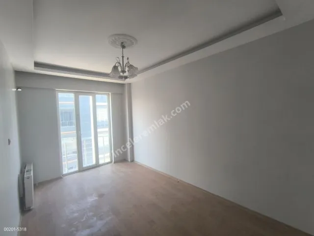 Adıyaman Turgutreiste Satılık 2+1 Merkezi Konumlu Arakat Daire