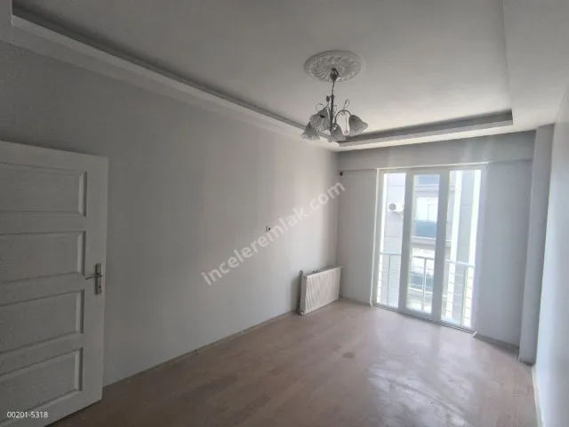 Adıyaman Turgutreiste Satılık 2+1 Merkezi Konumlu Arakat Daire
