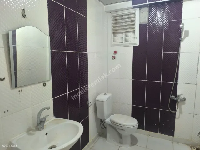 Adıyaman Turgutreiste Satılık 2+1 Merkezi Konumlu Arakat Daire