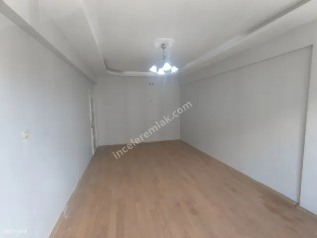 Adıyaman Turgutreiste Satılık 2+1 Merkezi Konumlu Arakat Daire