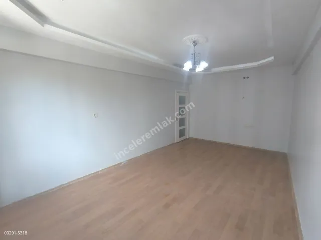 Adıyaman Turgutreiste Satılık 2+1 Merkezi Konumlu Arakat Daire