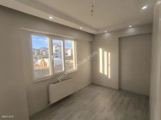 Adıyaman Yenimahallede Satılık 3.5+1 Arakat Modern Daire