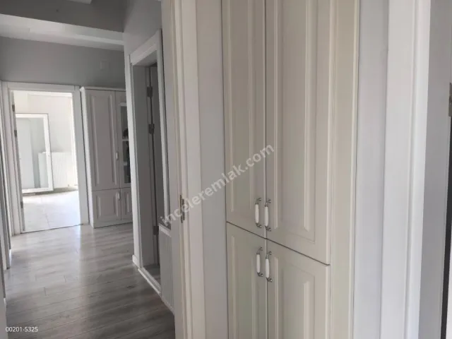 Adıyaman Malazgirtte Satılık 3.Ç.Yolu Cıvarı 3+1 145m2 Daire