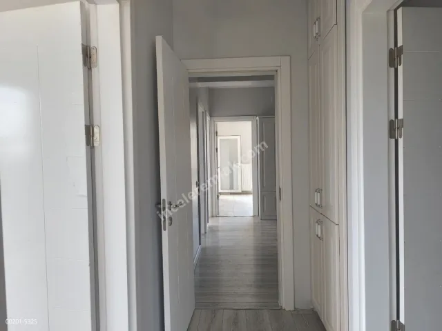 Adıyaman Malazgirtte Satılık 3.Ç.Yolu Cıvarı 3+1 145m2 Daire