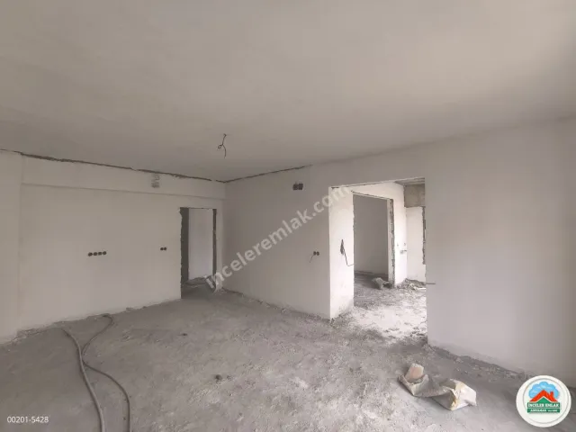 Adıyaman Yenimahallede Satılık 3.5+1 Ara Kat Modern Daire