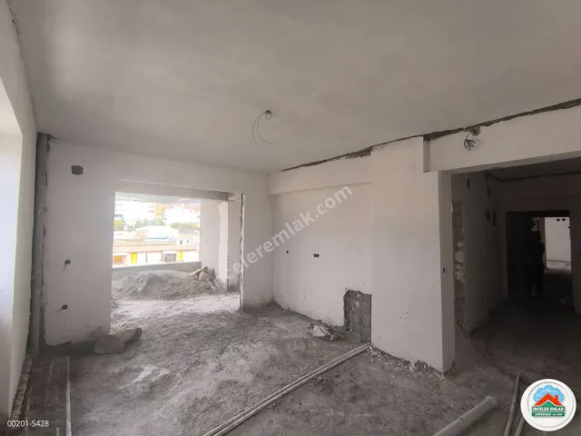 Adıyaman Yenimahallede Satılık 3.5+1 Ara Kat Modern Daire