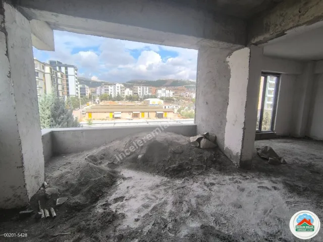 Adıyaman Yenimahallede Satılık 3.5+1 Ara Kat Modern Daire