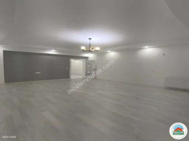 Adıyaman Cumhuriyet Mahallesinde 4+1 Lüks Ara Kat Daire